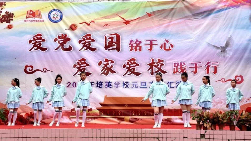 电影《花千骨》首映礼在京举办，徐沐婵版霓漫天“清冷恶女”引关注